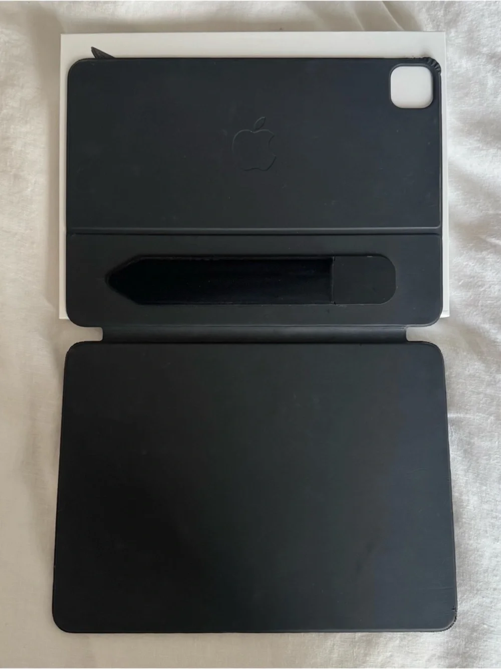 Apple | Smart Keyboard Folio for iPad Air and iPad Pro (11-inch)